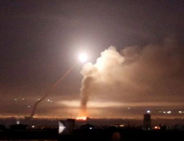 Συρία: Oι βομβαρδισμοί σε βάση του στρατού ήταν τελικά βραχυκύκλωμα;